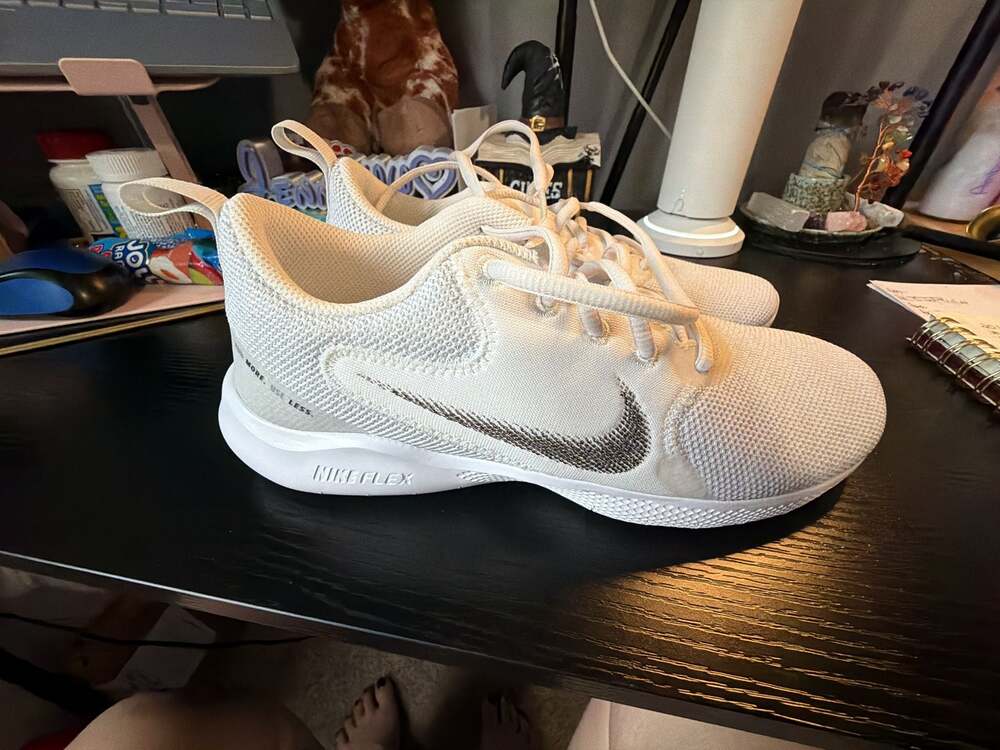 Nike Flex Experience Run 10 Women's Running Shoes White CI9964-100 Size 8.5 worn